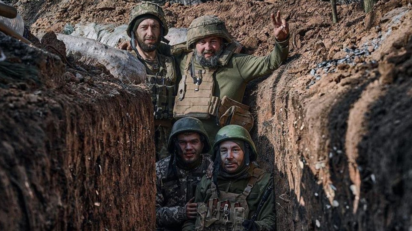 "Людяність победить": Зеленский показал невероятные фото украинских защитников на линии фронта