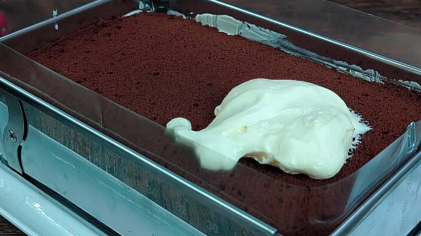 шоколадний торт з кремом