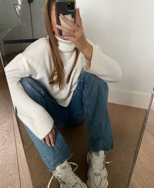 Кросівки для простих образів