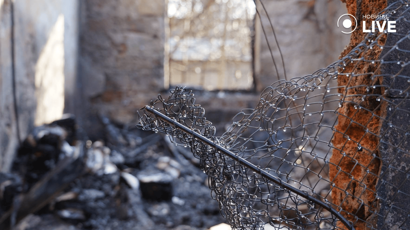 Зруйнований приватний бкдинок унаслідок атаки дронами