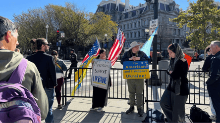 На підтримку Зеленського — біля Білого дому збираються українці - 285x160