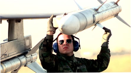 AMRAAM: ракеты, которые могут уничтожить всю российскую авиацию - 285x160