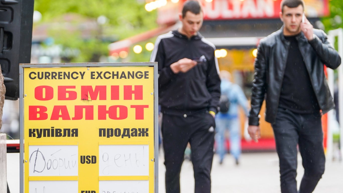 Курс валют на 10 октября — в Украине упали цены на доллар