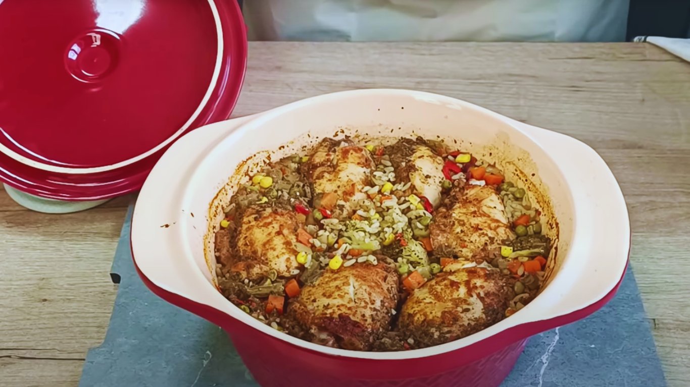 One-pot baked chicken and rice with veggies