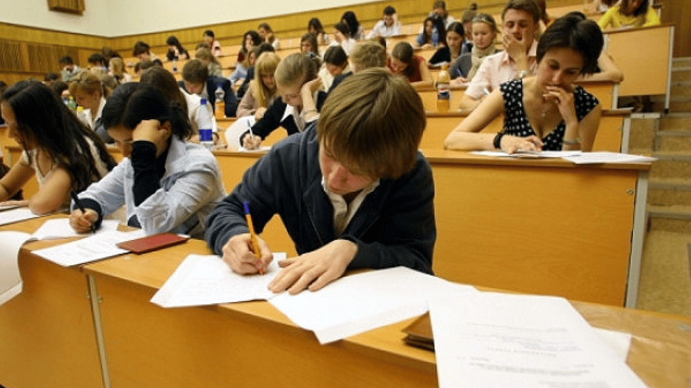 День студента – как много украинцев выехали учиться за границу