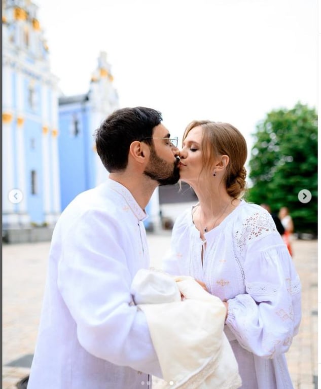 Співак Віталій Козловський з дружиною та сином. 