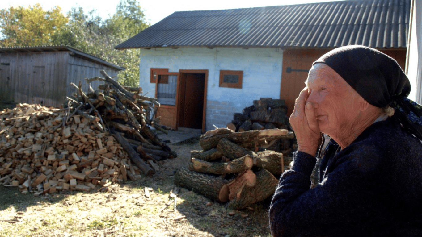 Пенсіонери втрачають на цьому багато грошей — як можна заощадити у 2025