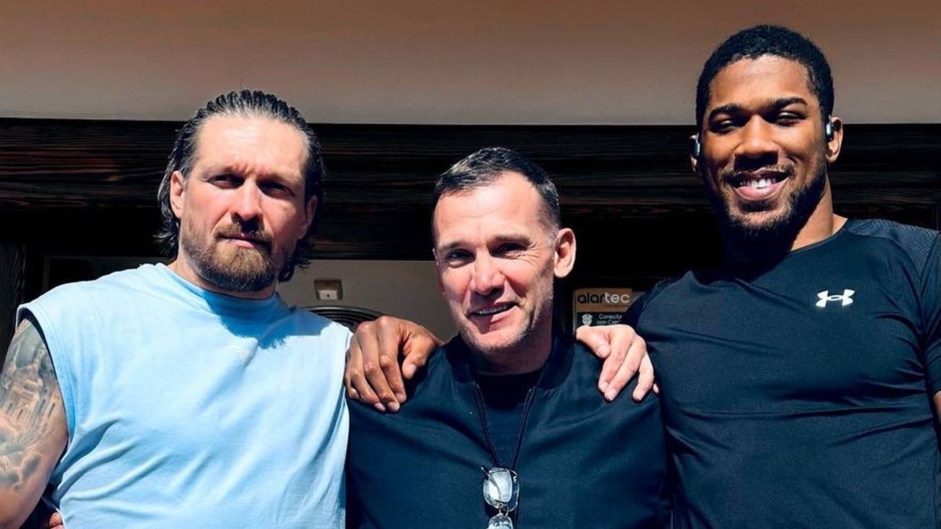 Шевченко відвідав тренувальний табір Усика та Джошуа