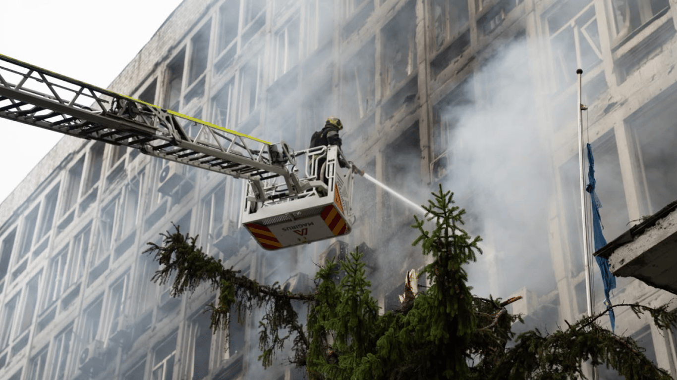У Києві пошкоджені будинки можуть не встигнути відновити до зими