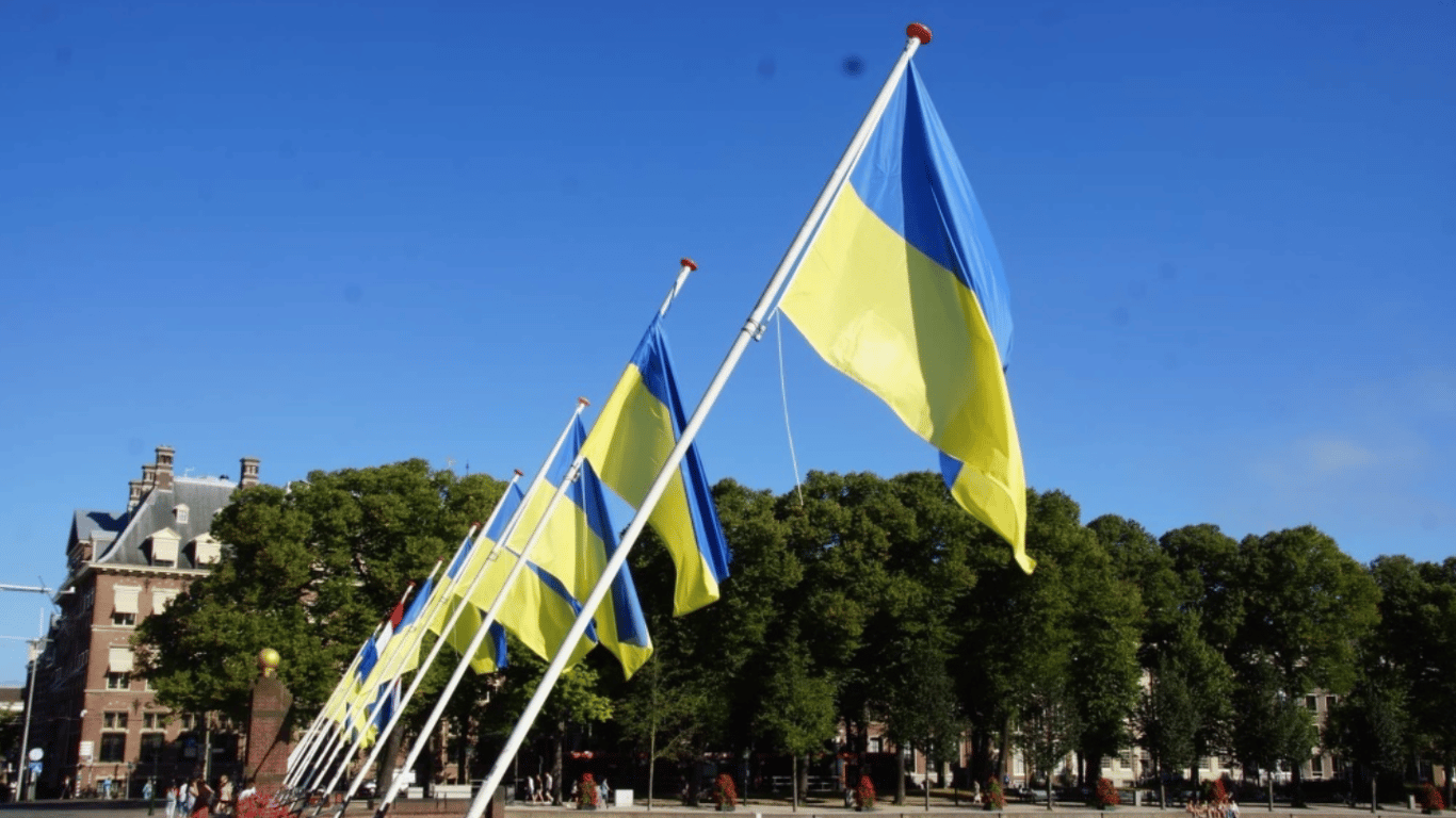 У Гаазі підняли українські прапори до Дня Незалежності