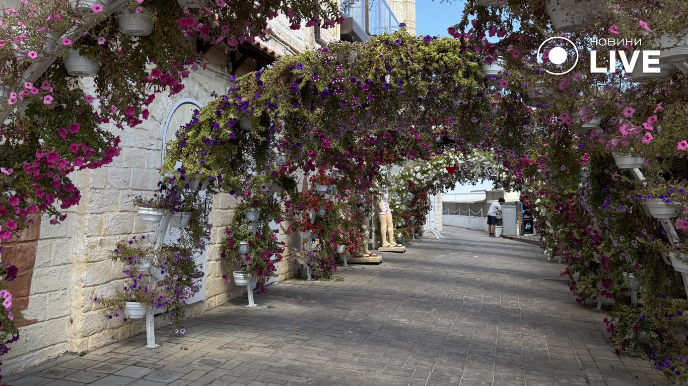 Арка з квітами