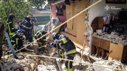 Во Львовской области на четырехлетнего ребенка упала стена дома - 285x160