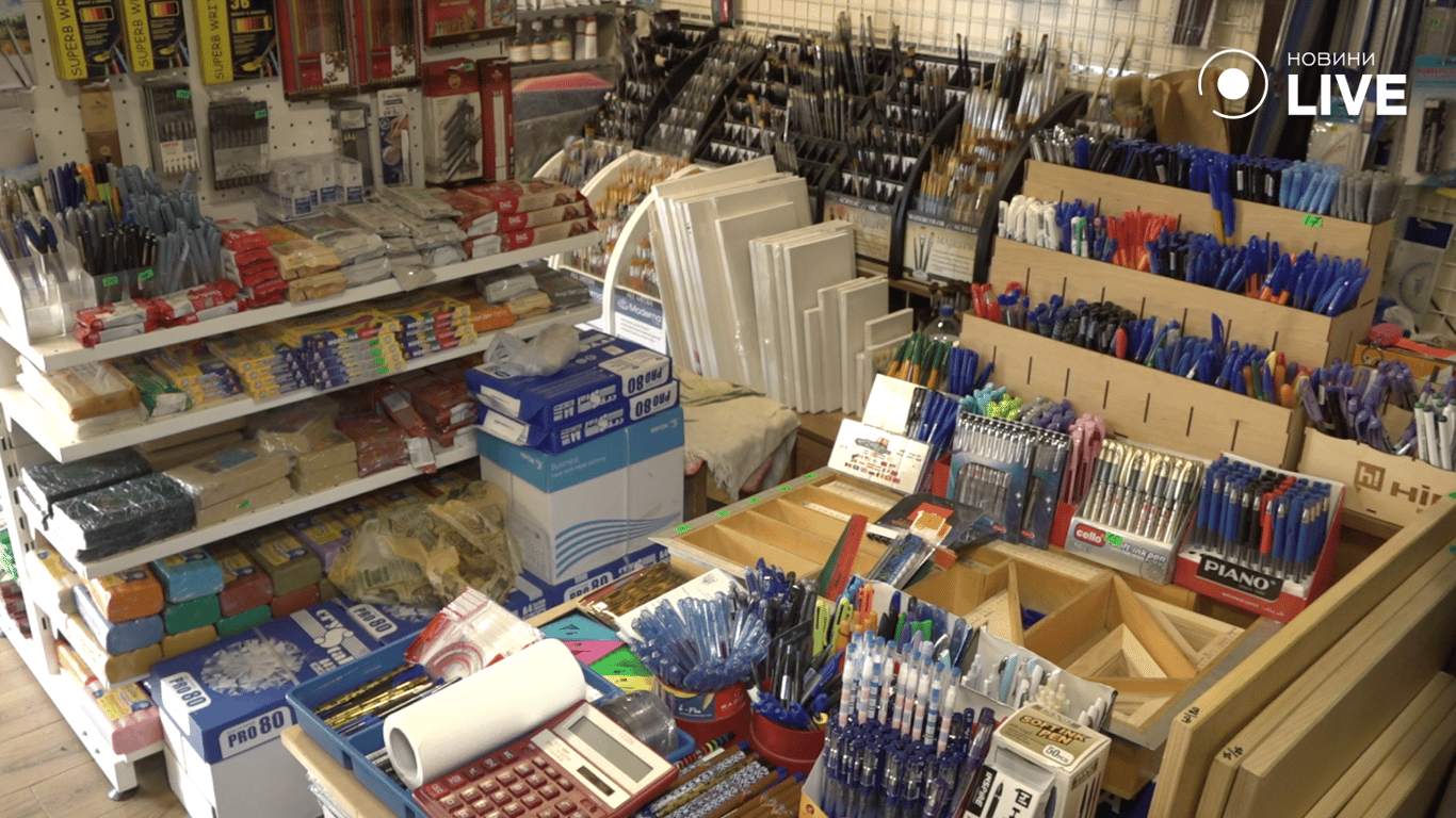 Асортимент канцтоварів на ринку 7 кілометр 