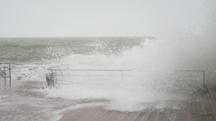 Шторм и сильный ветер накроют Одессу — объявлено предупреждение - 290x166