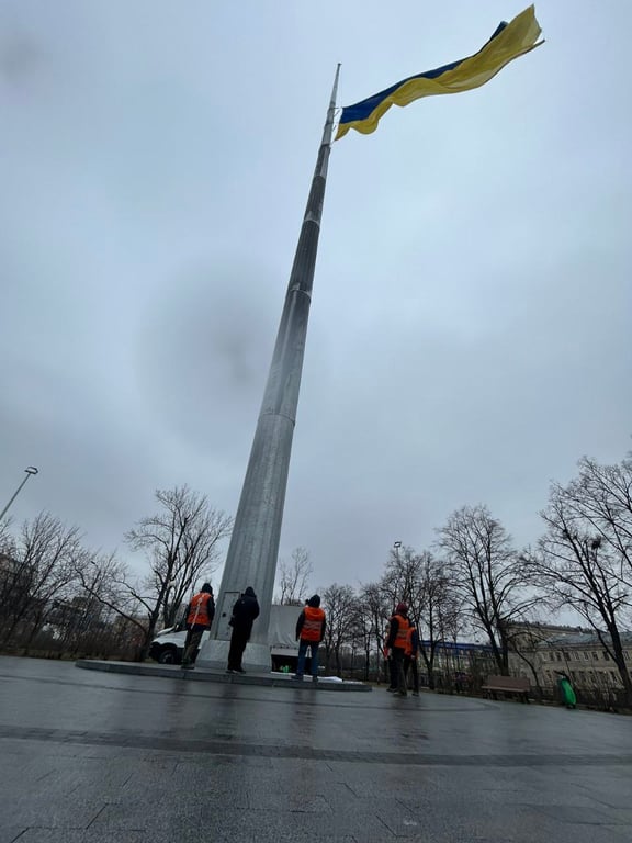 У Харкові приспустили державний прапор — що сталось - фото 1