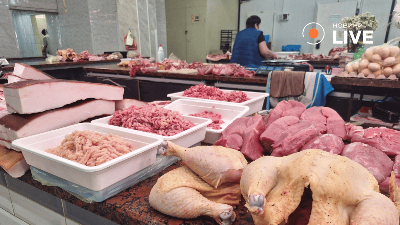 М'ясна продукція на Київському ринку. Фото: Новини.LIVE