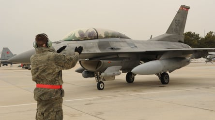 Коли Україна отримає F-16: коментар Держдепу США - 285x160