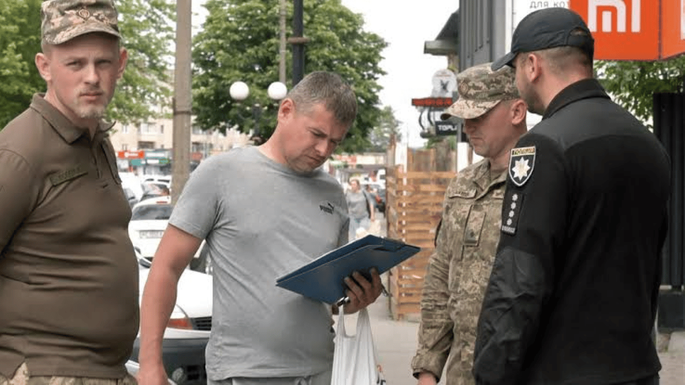 Въезд в Украину бывшего ограниченно годного: ТЦК направит на ВВК