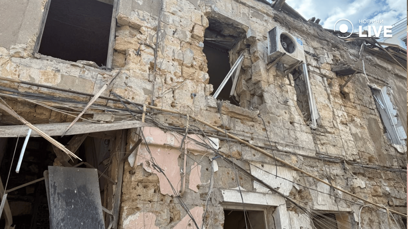 В результате обстрела в Одессе пострадало более 50 домов - фото 2