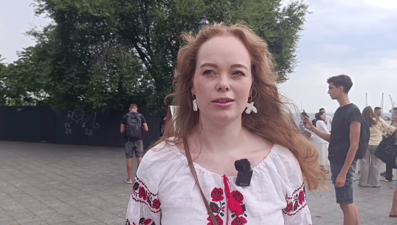 Дюк у вишиванці та 35 метрів прапора: фото зі святкувань в Одесі - фото 9