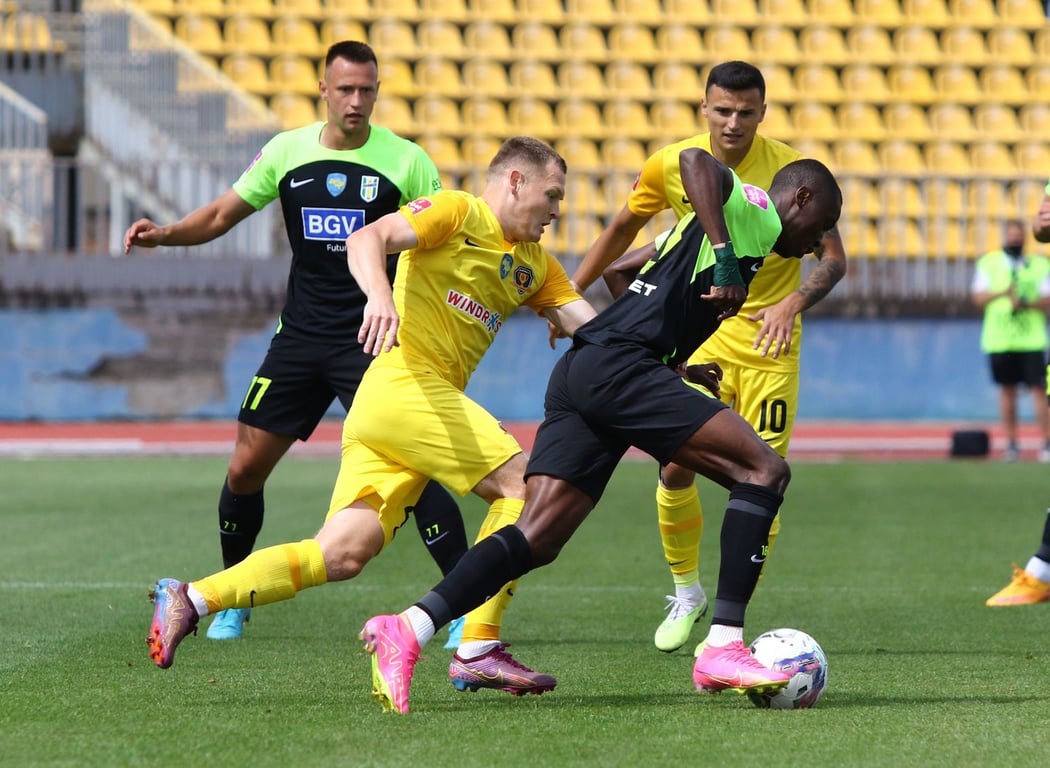 Гравці Дніпро-1