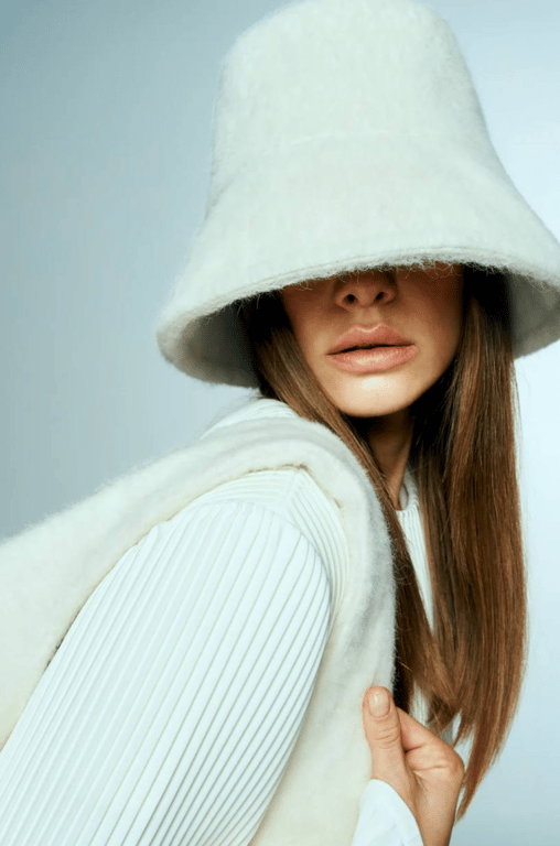 Чем заменить шапку этой зимой — лучшие идеи стилистов - фото 7