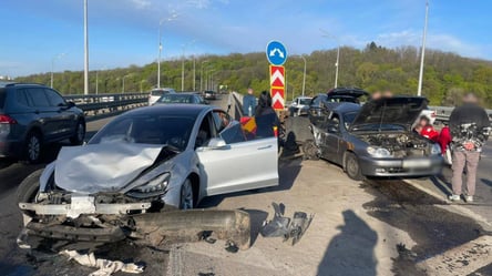 Смертельное ДТП на Дарницком мосту: Tesla протаранила два авто - 285x160