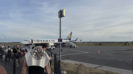 Ryanair предлагает новые скидки: куда можно полететь "за копейки" - 285x160