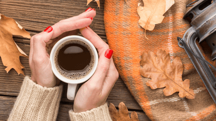 Маникюр на октябрь 2025 — трендовые цвета для уверенности - 285x160