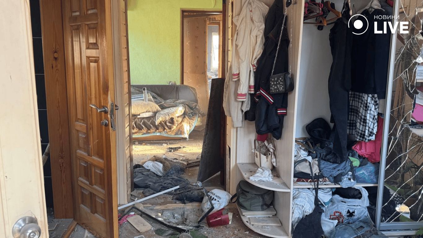 Наслідки російського обстрілу житлового будинку в Харкові