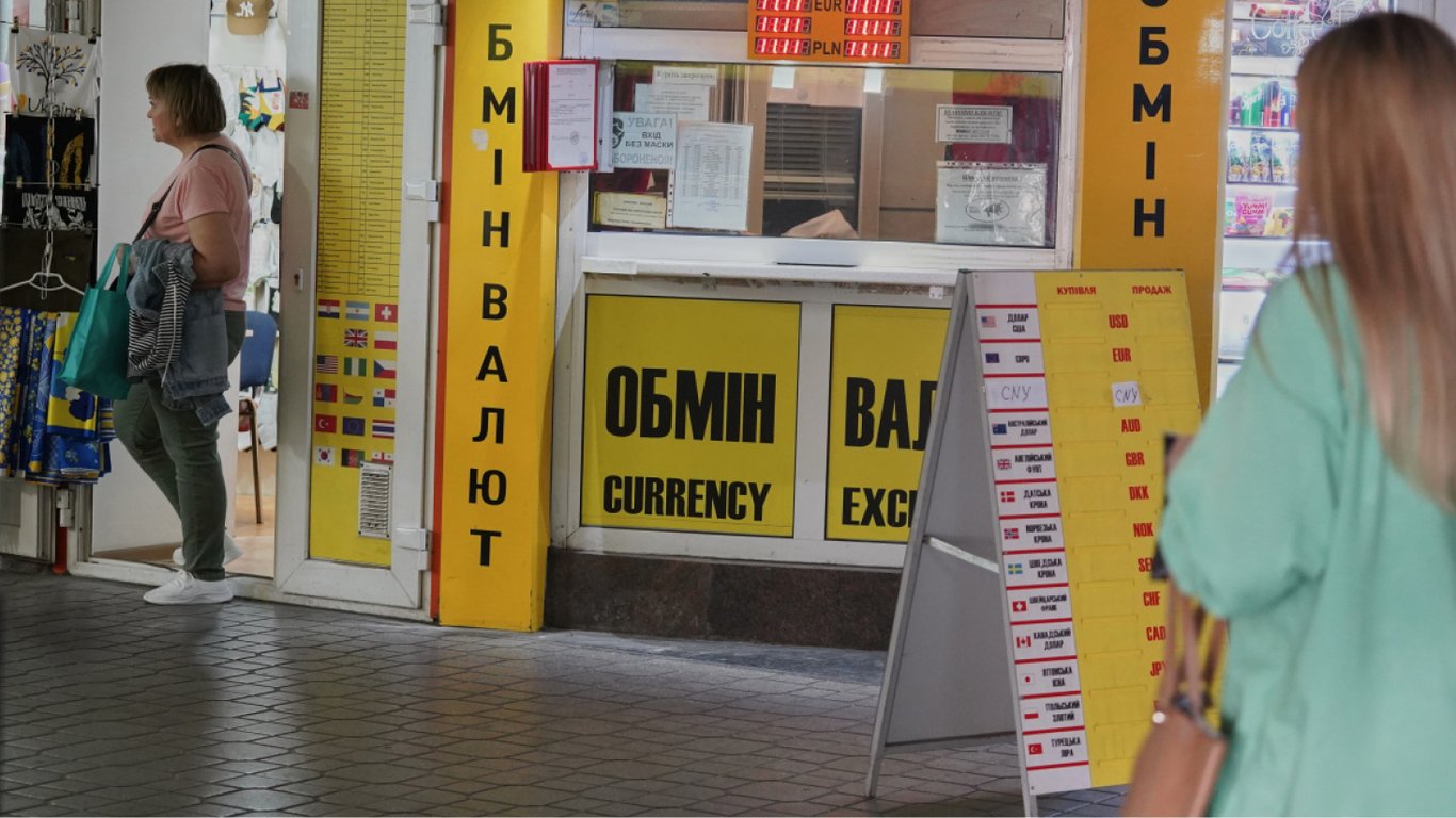 Курс валют на 10 октября — в Украине ослаб доллар