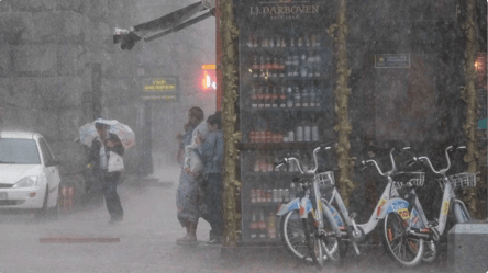 Народний синоптик Наталка Діденко попередила про зливи та грози завтра — які області в небезпеці - 285x160