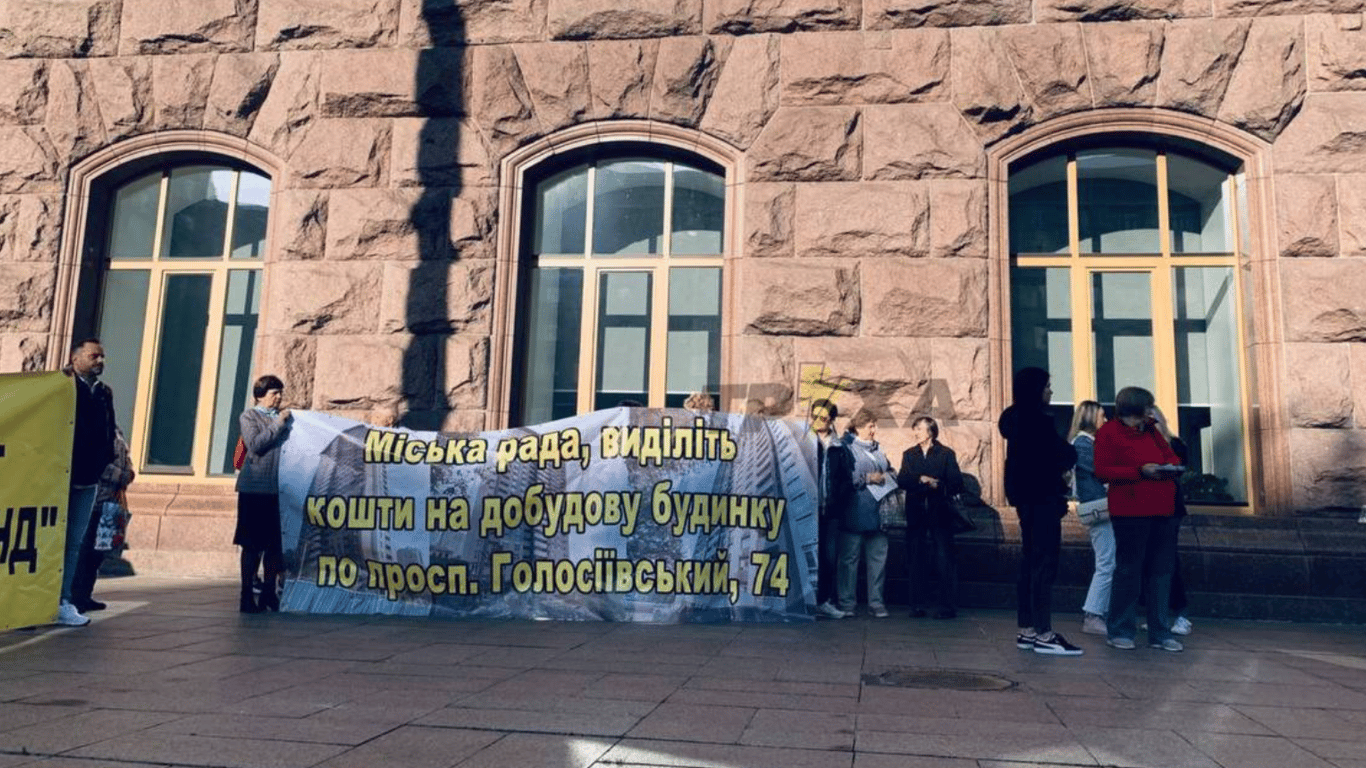 "Кличко оставит без жилья": киевляне вышли под стены КГГА с протестом