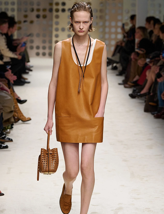 Коротка сукня у стилі 1960-х