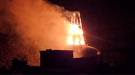 На новорічну ніч в Амстердамі горіла церква — відео - 285x160