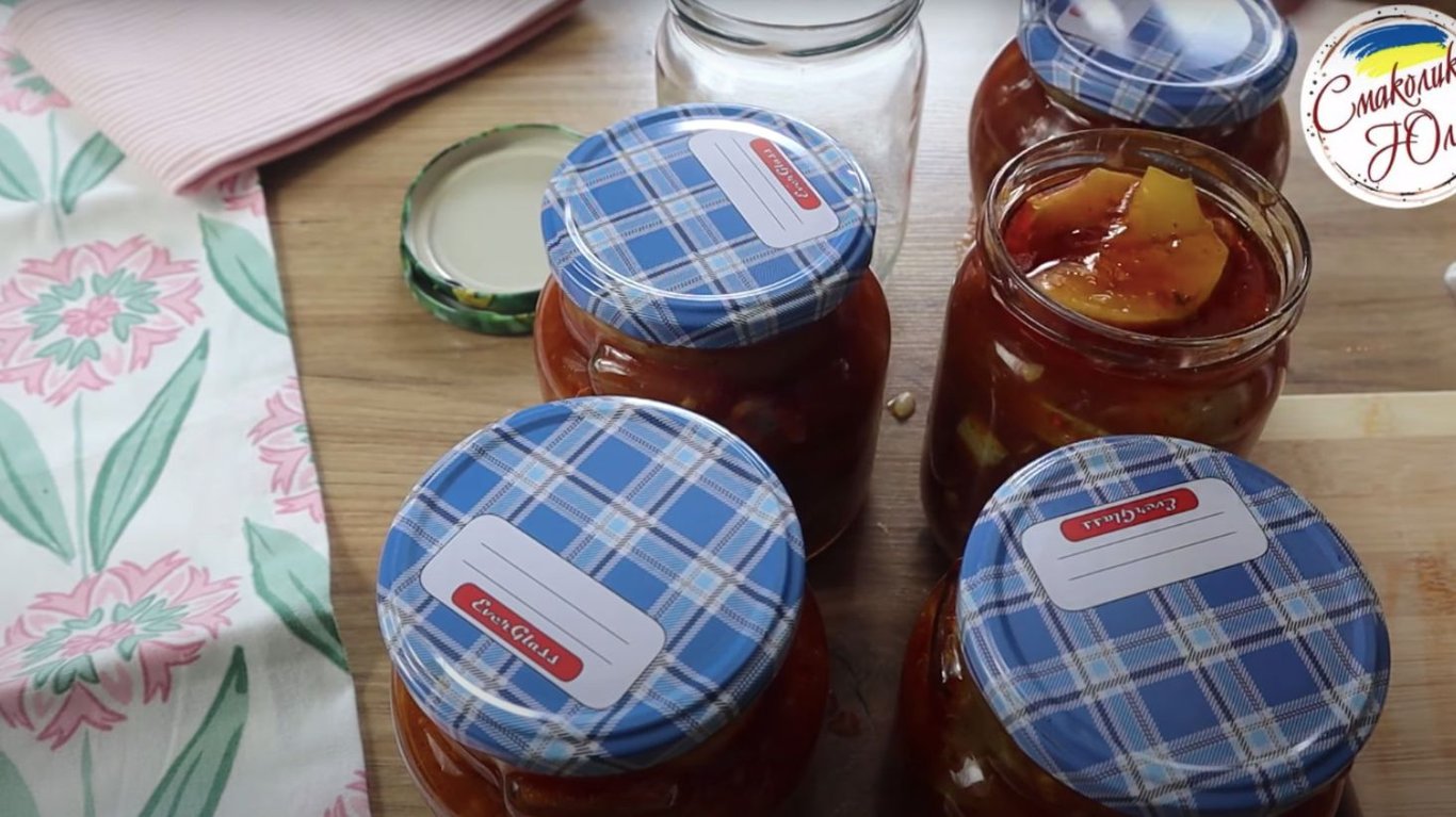 кабачки в томатному соусі на зиму 