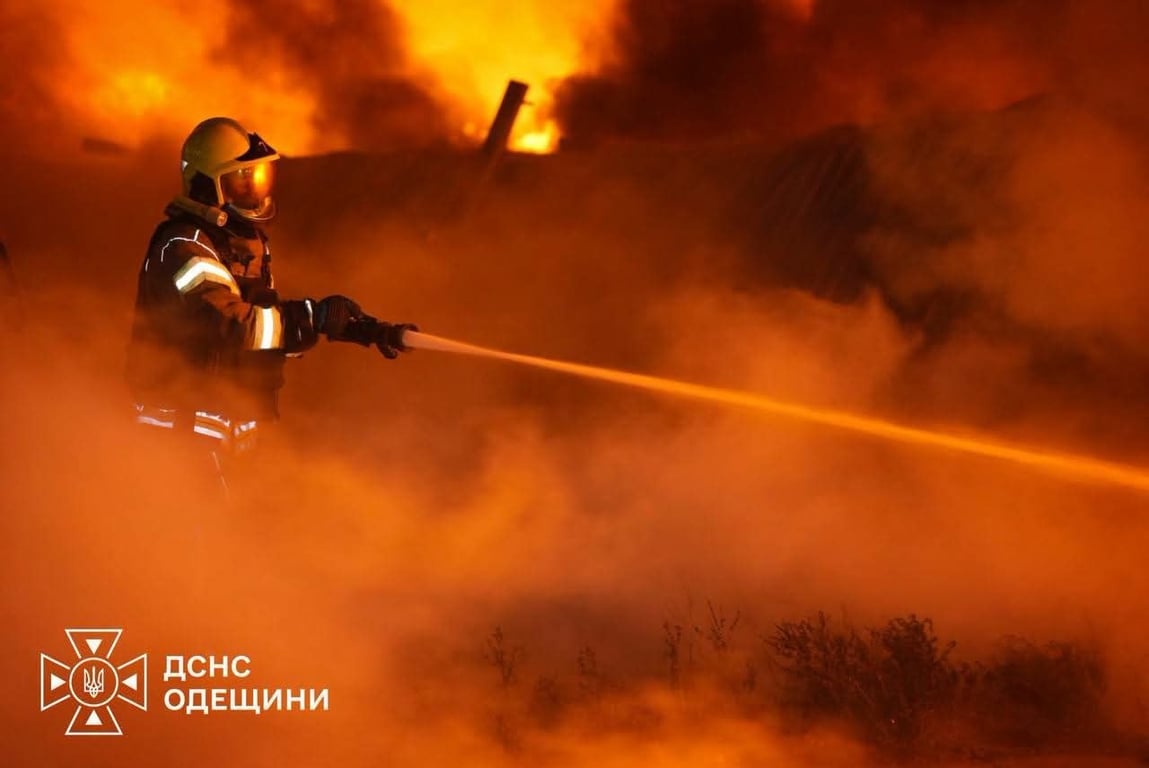 Одеса в диму через пожежу в області