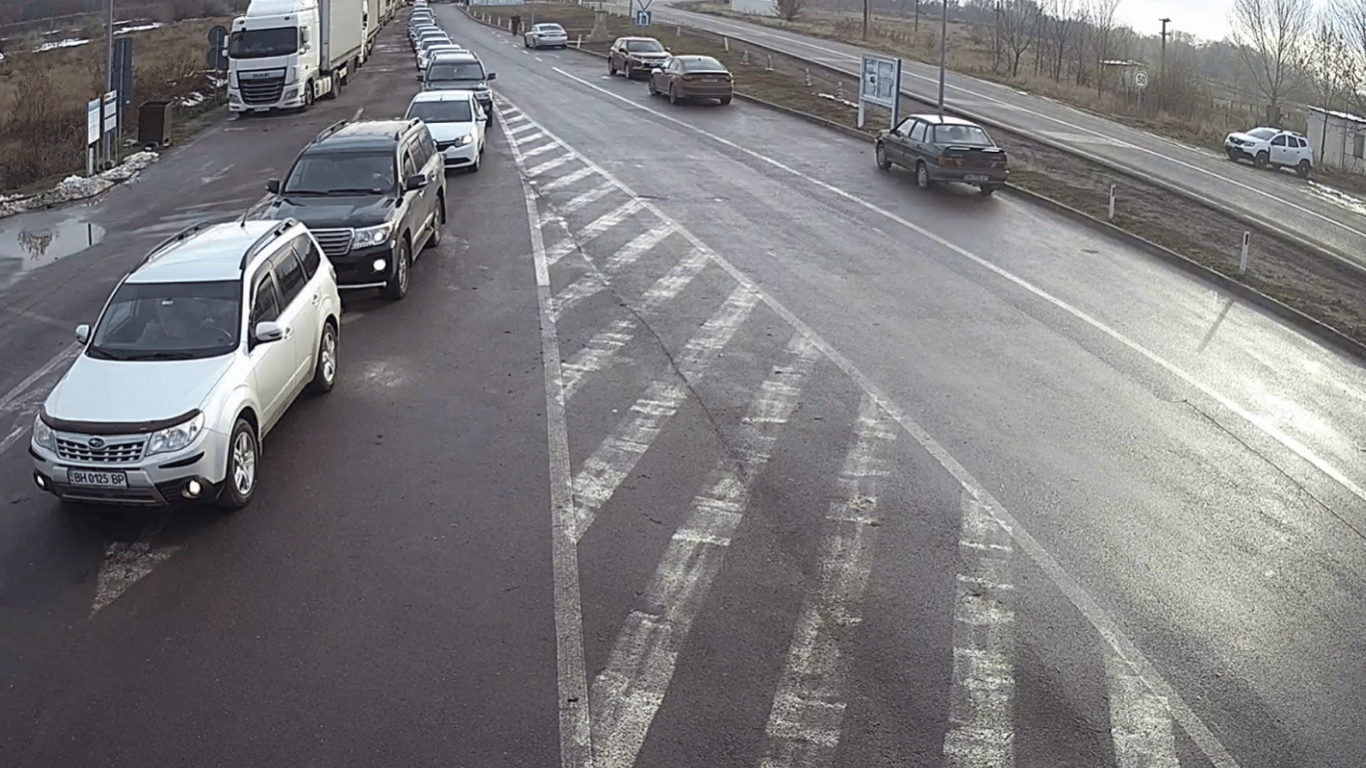 На трассе Одесса — Рени затруднено движение транспорта, а на границе очереди