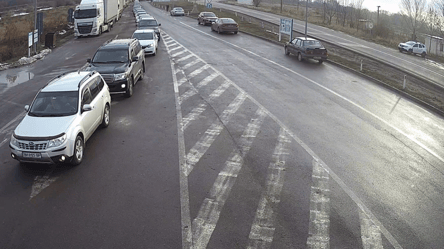 На трассе Одесса — Рени затруднено движение транспорта, а на границе очереди - 285x160