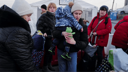 В Польше приняли новый закон — как изменятся правила пребывания украинских беженцев - 285x160