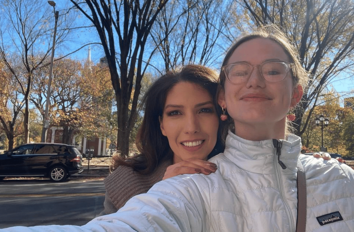 Сестра Джей Ло провела день з донькою Аффлека - фото 1