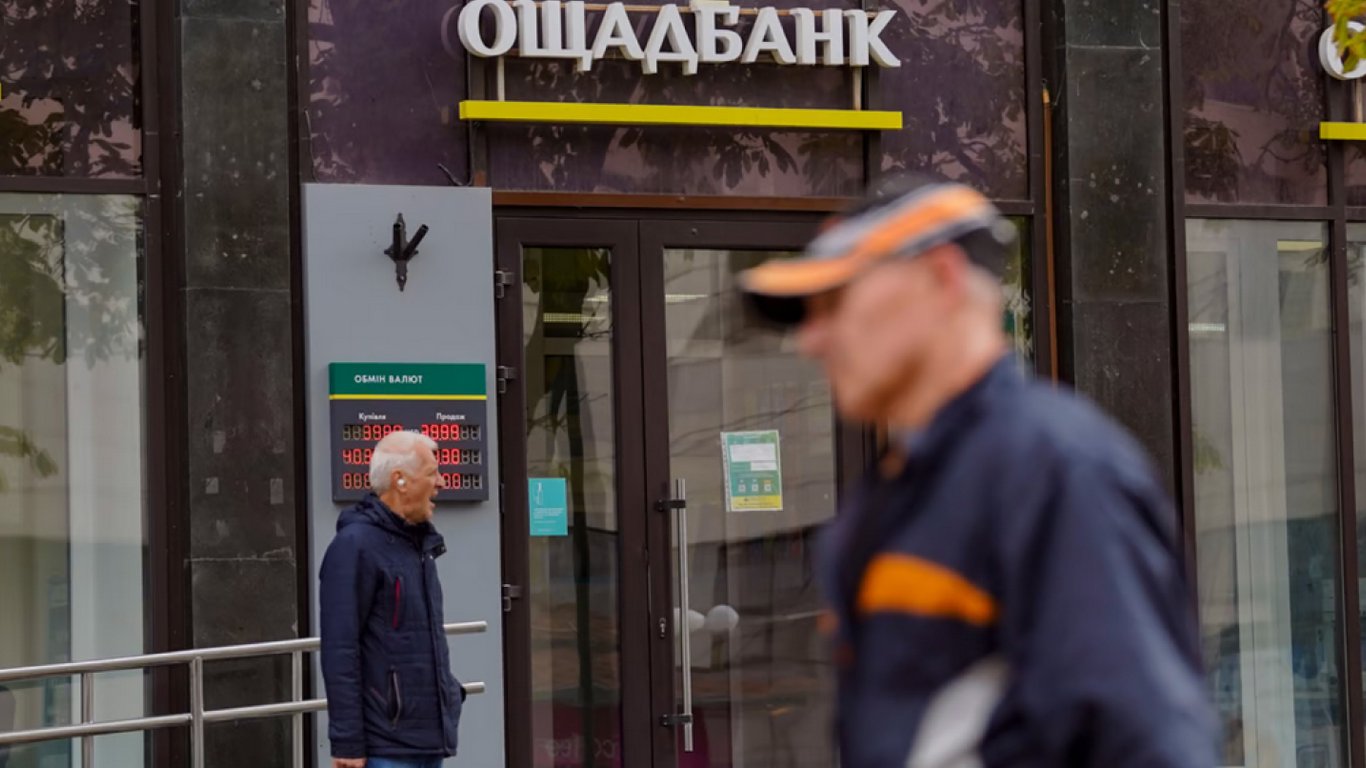 Владельцам карт Ощадбанка блокируют доступ: что рекомендуют в ПФУ