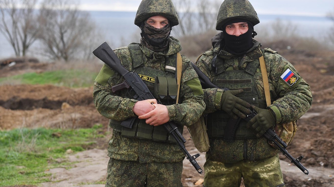 Жителям Бердянска предлагают вступить в армию РФ на зарплату 400 тысяч рублей — правда ли это