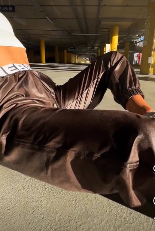 Головний тренд 2025 — штани, які мають бути у вашому гардеробі - фото 3