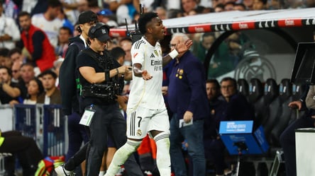 Винисиус сорвался на Хаби Алонсо прямо во время Эль Класико - 285x160