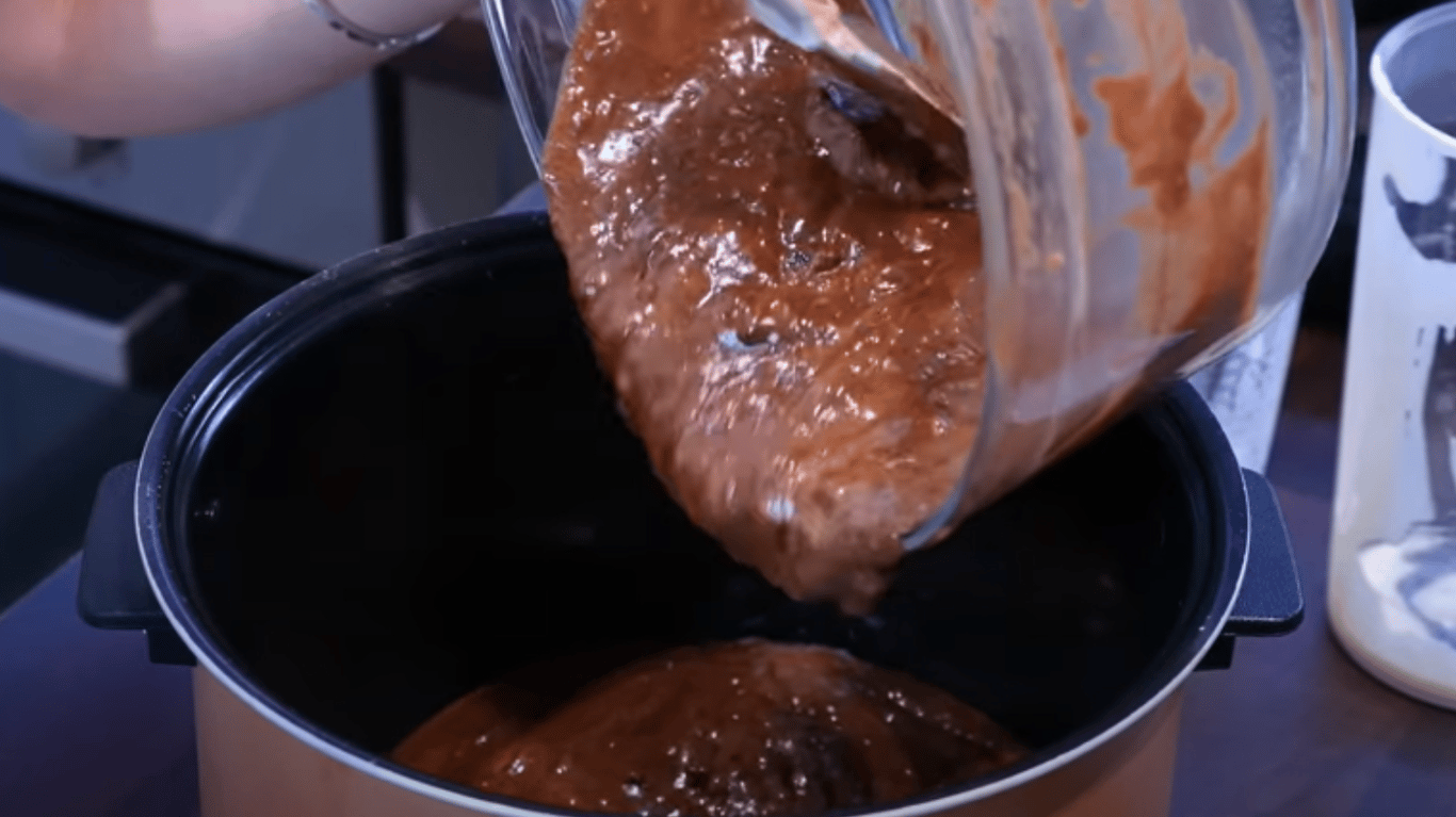 шоколадний пиріг з кефіром, родзинками та розтопленим шоколадом