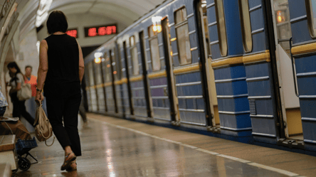 Пасажир впав на колії метро: як врятувати життя - 290x166