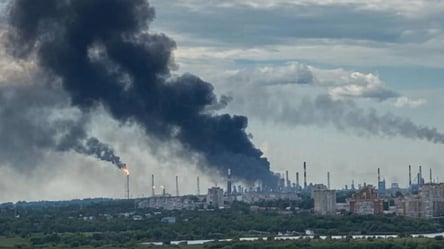 Немає жодного НПЗ РФ, до якого б не дістала українська зброя: Зеленський підсумував удари - 304x171