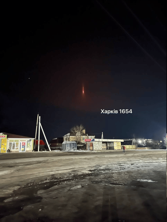 Небесное явление "световой столб" на Харьковщине вечером 1 марта 2025 года