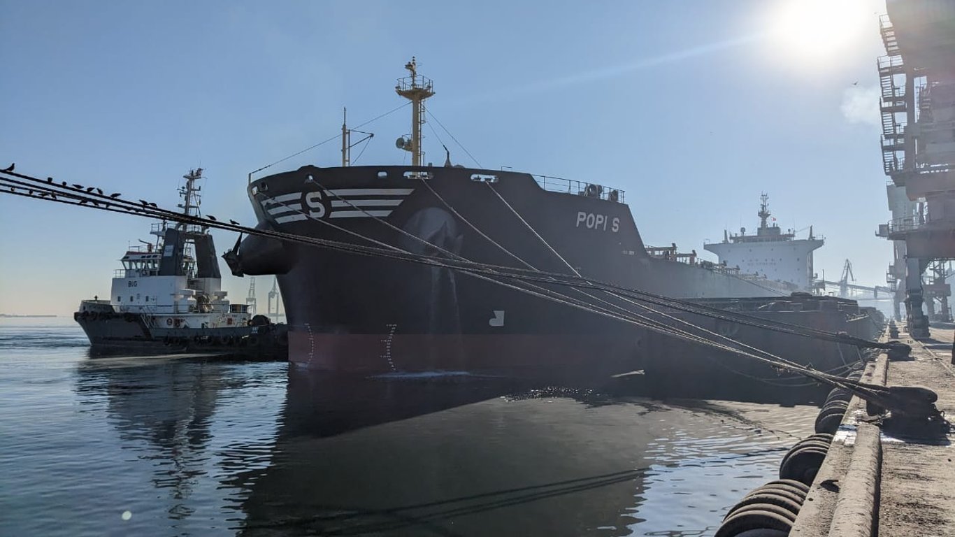 Скільки суден вийшли з портів Великої Одеси за святкові дні